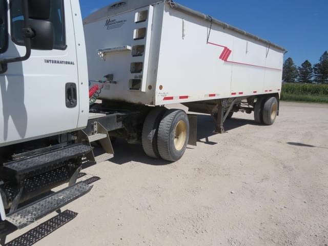 Image of International DuraStar 4400 equipment image 1