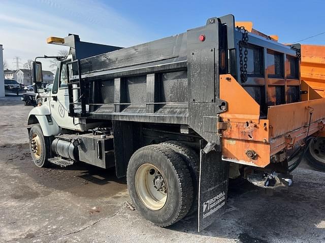Image of International 7400 equipment image 2