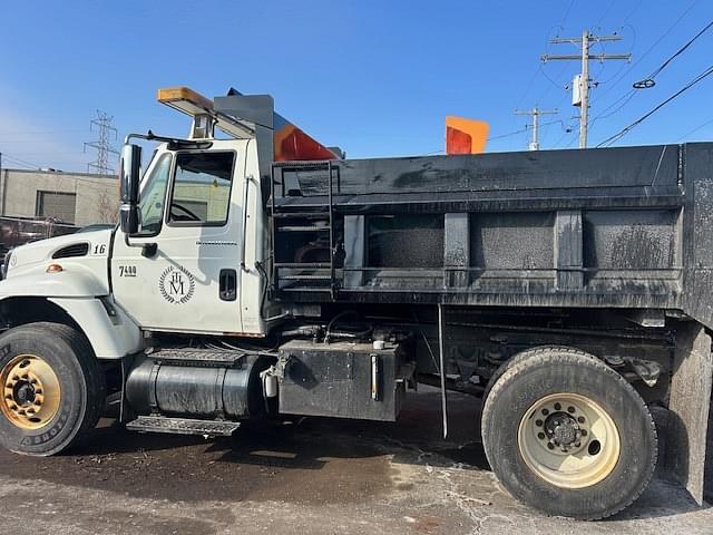 Image of International 7400 equipment image 1