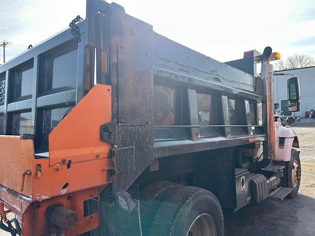 Image of International 7400 equipment image 4