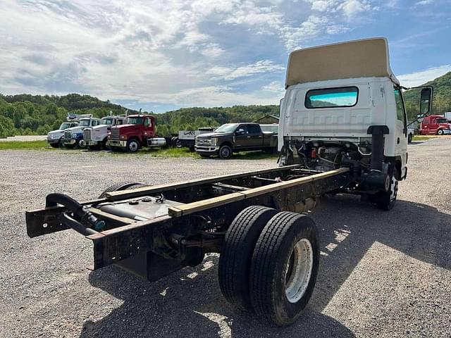Image of Isuzu NPR-HD equipment image 4