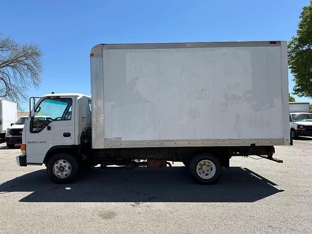 Image of Isuzu NPR equipment image 1