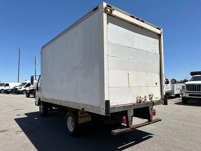 Image of Isuzu NPR equipment image 2