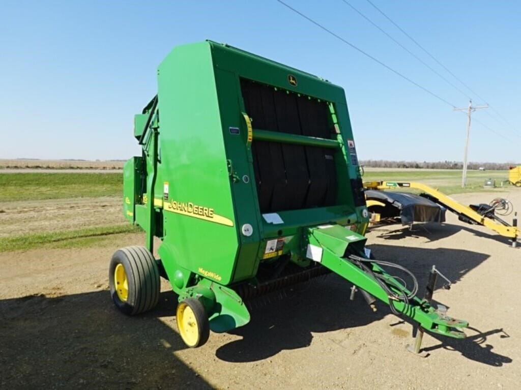 2003 John Deere 567 MegaWide Equipment Image0