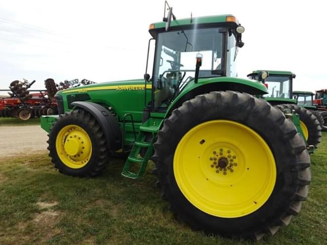 Image of John Deere 8420 equipment image 2