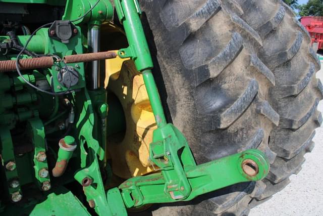 Thumbnail image John Deere 8520 4