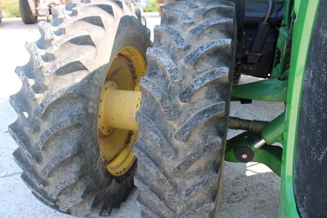 Thumbnail image John Deere 8520 8