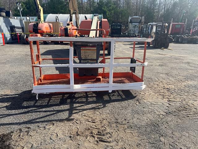 Image of JLG 600S equipment image 1