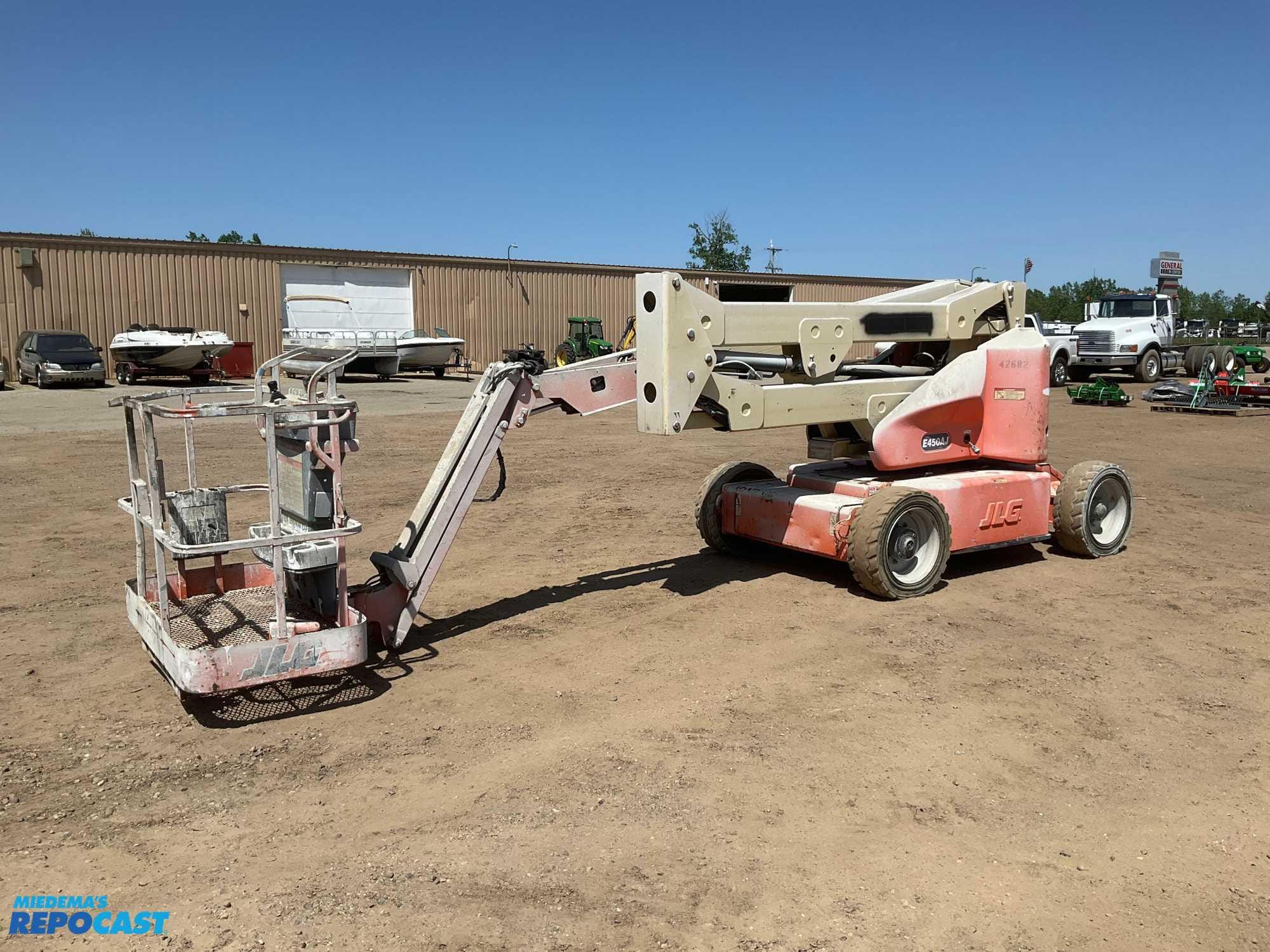 Main image JLG E450AJ