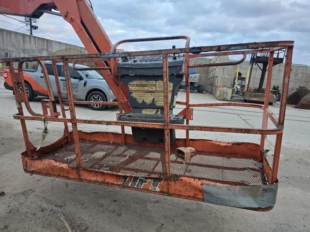 Image of JLG 600AJ equipment image 2