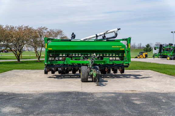 Image of John Deere 1590 equipment image 1