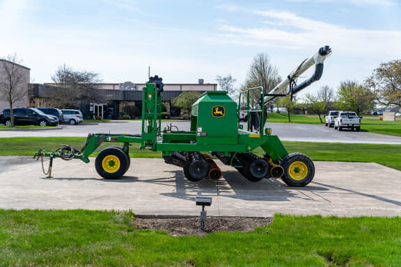 Image of John Deere 1590 equipment image 3