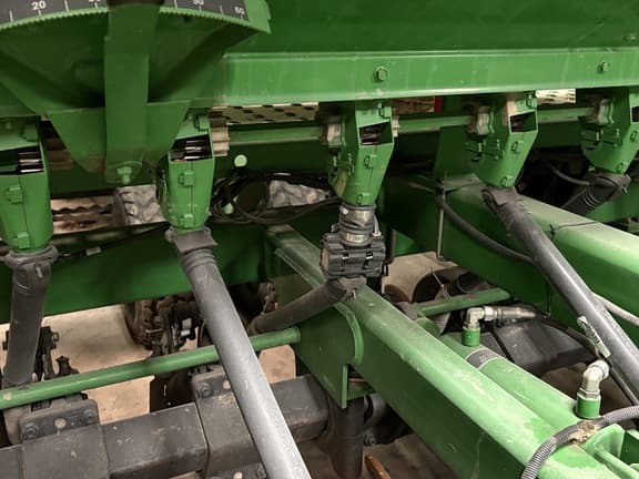 Image of John Deere 1590 equipment image 2