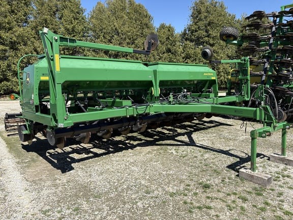 2003 John Deere 1590 Equipment Image0