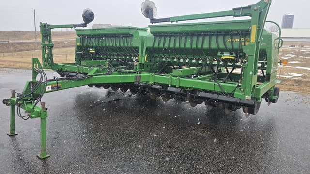 Image of John Deere 1590 equipment image 1