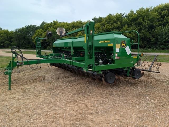 Image of John Deere 1590 equipment image 1