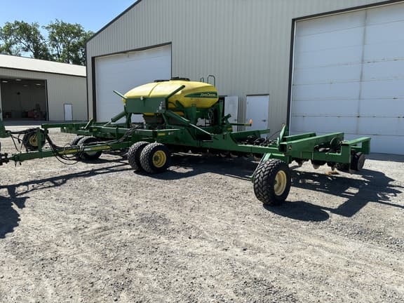 Image of John Deere 1690 equipment image 1