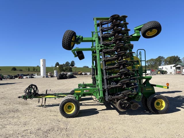 Image of John Deere 1690 equipment image 1