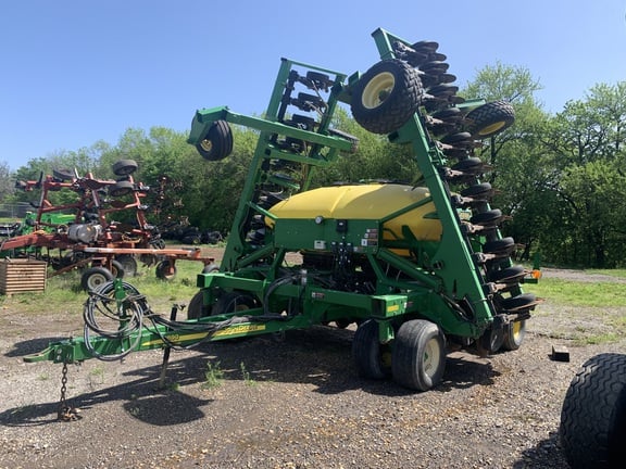 2003 John Deere 1690 Equipment Image0
