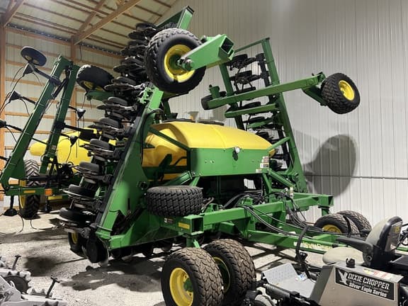 Image of John Deere 1690 equipment image 3