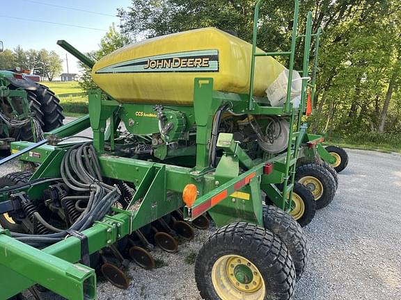 Image of John Deere 1690 equipment image 2