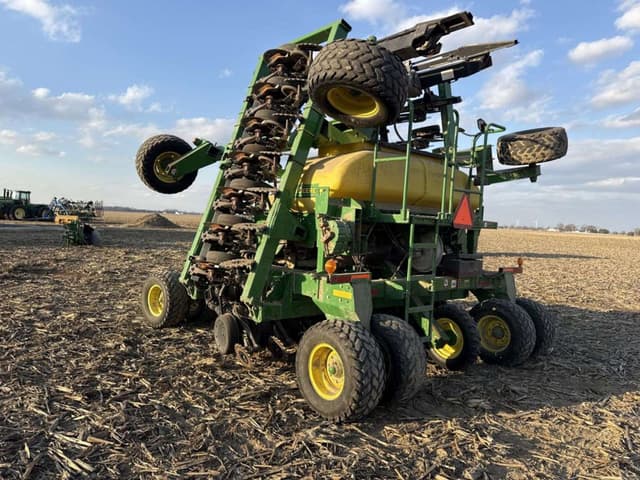 Image of John Deere 1690 equipment image 2