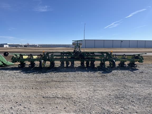 Image of John Deere 1720 equipment image 4