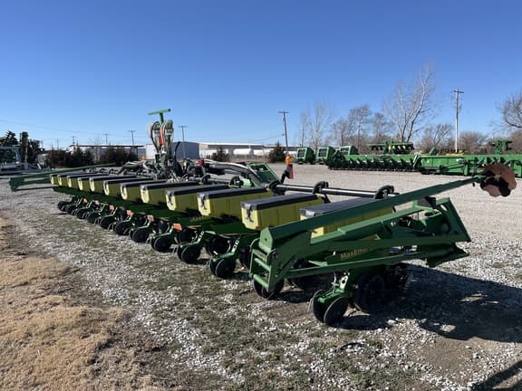 Image of John Deere 1720 equipment image 2