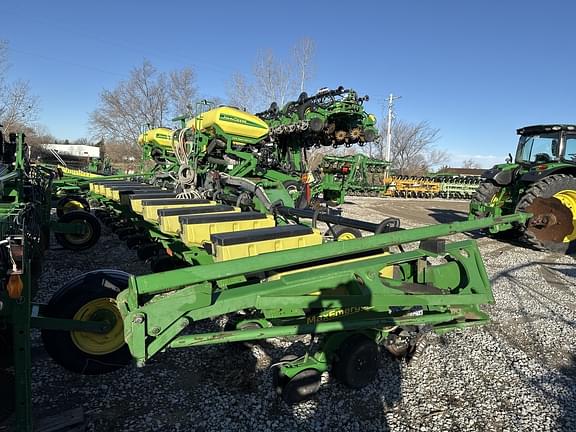 Image of John Deere 1720 equipment image 1