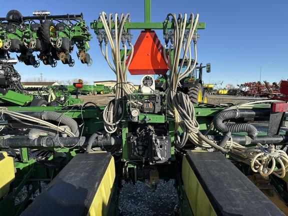 Image of John Deere 1720 equipment image 3