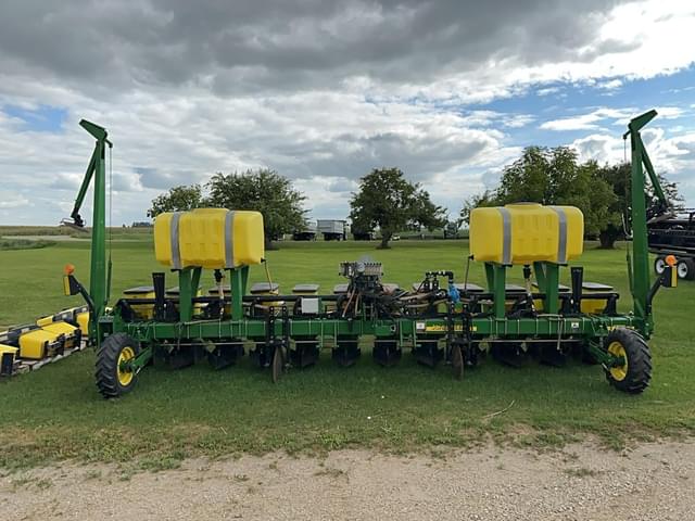 Image of John Deere 1730 equipment image 1