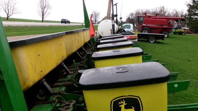 Image of John Deere 1750 equipment image 4