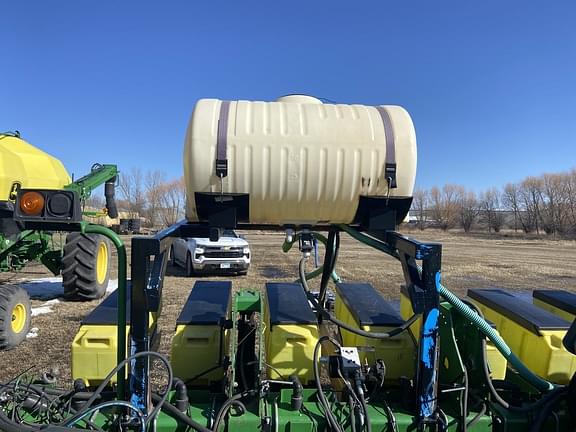Image of John Deere 1750 equipment image 3