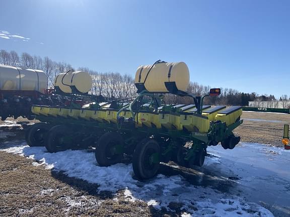 Image of John Deere 1750 equipment image 4
