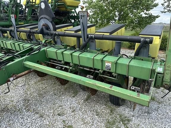 Image of John Deere 1750 equipment image 3