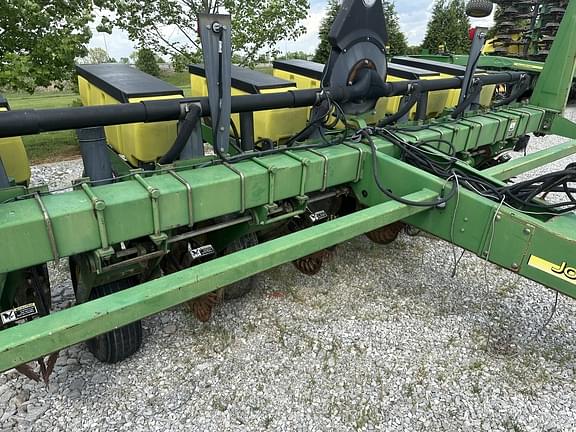Image of John Deere 1750 equipment image 2