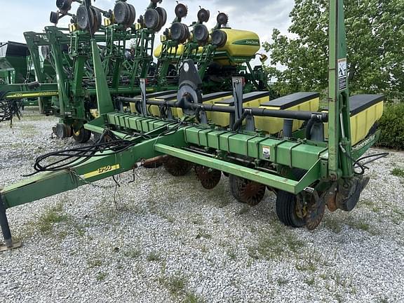 Image of John Deere 1750 equipment image 4