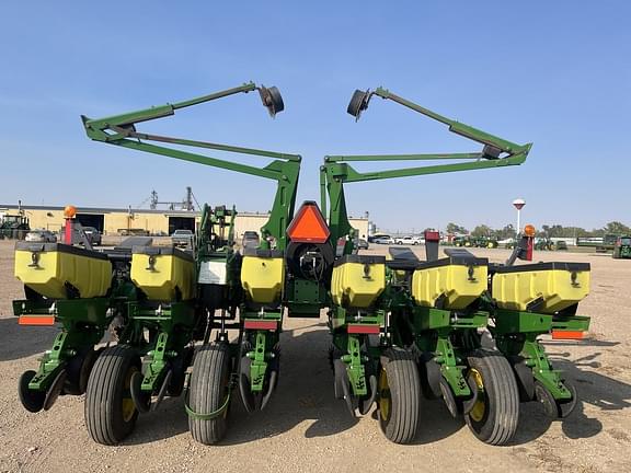 Image of John Deere 1760 equipment image 3