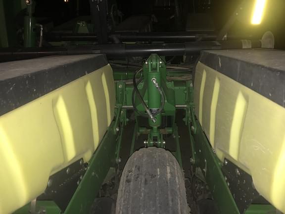 Image of John Deere 1760 equipment image 2