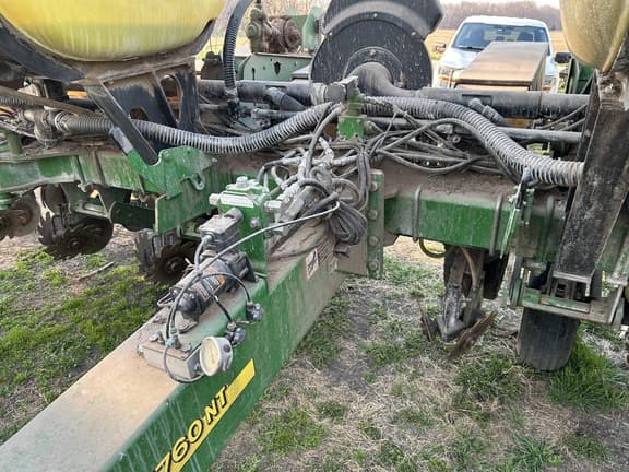 Image of John Deere 1760NT equipment image 3