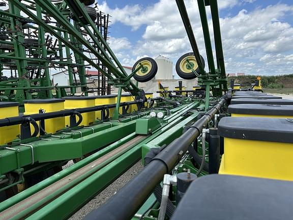 Image of John Deere 1770 equipment image 3