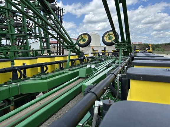 Image of John Deere 1770 equipment image 3