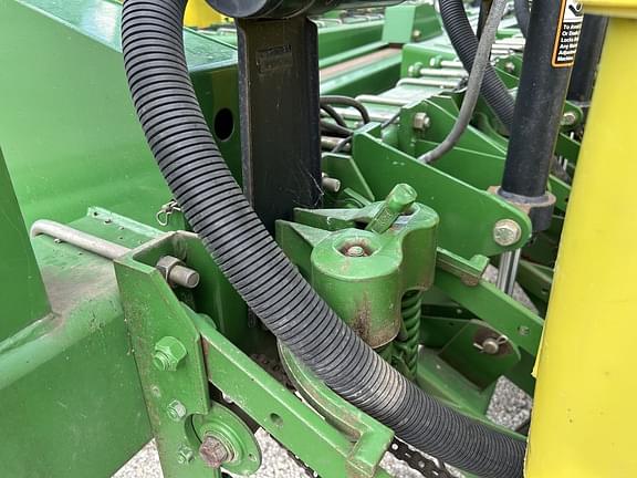 Image of John Deere 1770 equipment image 4