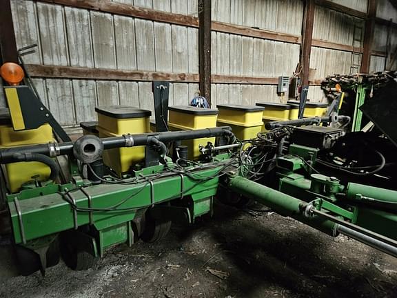 Image of John Deere 1770 equipment image 4