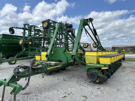 2003 John Deere 1770 Equipment Image0