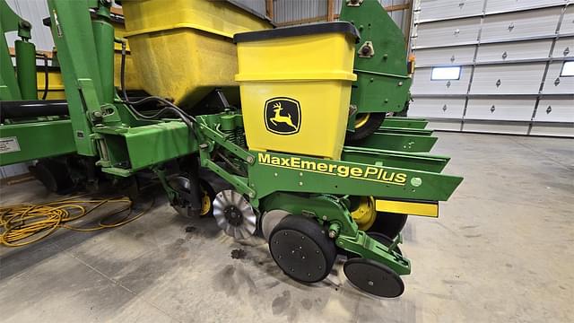 Image of John Deere 1770 equipment image 1