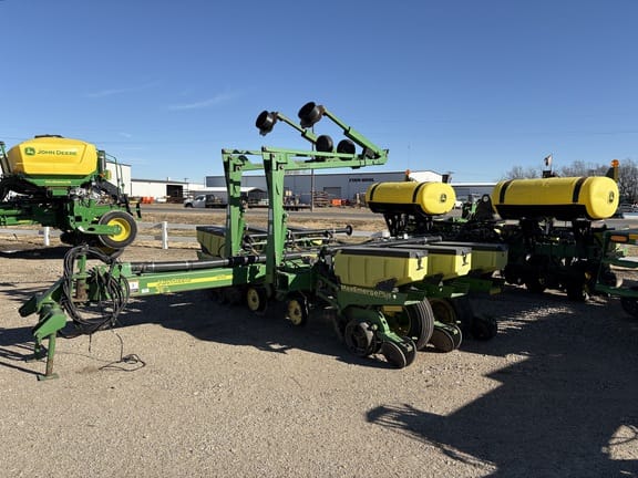 2003 John Deere 1770 Equipment Image0