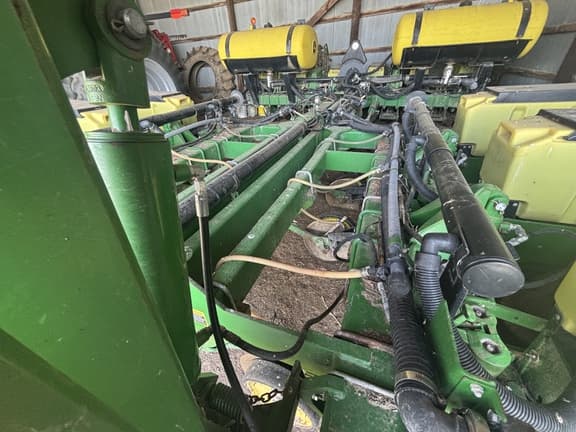 Image of John Deere 1770 equipment image 4