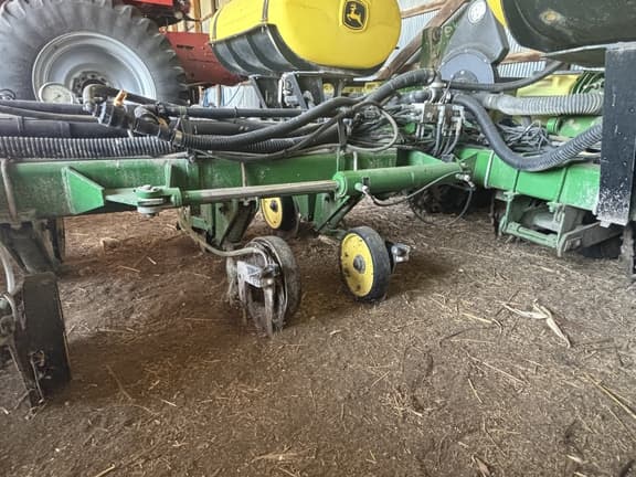 Image of John Deere 1770 equipment image 2