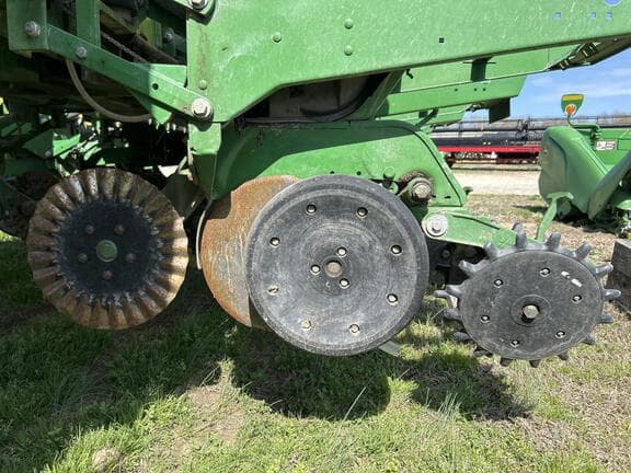 Image of John Deere 1770 equipment image 4